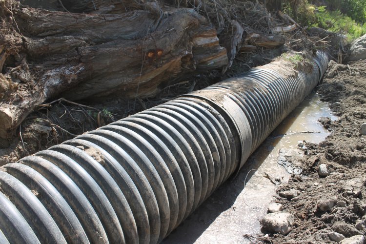 CON AYUDA DEL EJÉRCITO, GOBIERNO RESTABLECE RIEGO EN CANAL DAÑADO POR TERREMOTO EN MONTE PATRIA