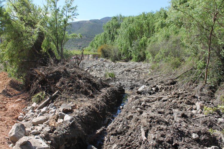 CON AYUDA DEL EJÉRCITO, GOBIERNO RESTABLECE RIEGO EN CANAL DAÑADO POR TERREMOTO EN MONTE PATRIA