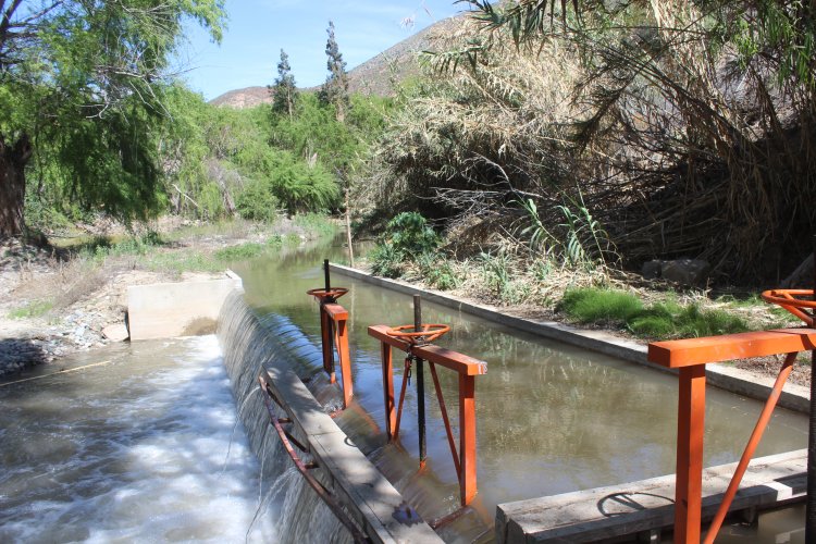 CON AYUDA DEL EJÉRCITO, GOBIERNO RESTABLECE RIEGO EN CANAL DAÑADO POR TERREMOTO EN MONTE PATRIA