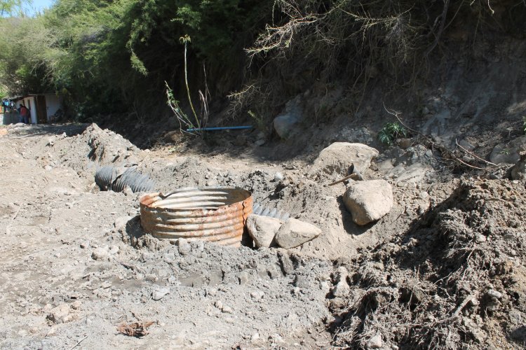 CON AYUDA DEL EJÉRCITO, GOBIERNO RESTABLECE RIEGO EN CANAL DAÑADO POR TERREMOTO EN MONTE PATRIA