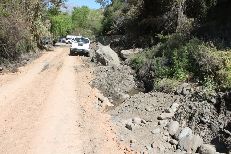 CON AYUDA DEL EJÉRCITO, GOBIERNO RESTABLECE RIEGO EN CANAL DAÑADO POR TERREMOTO EN MONTE PATRIA