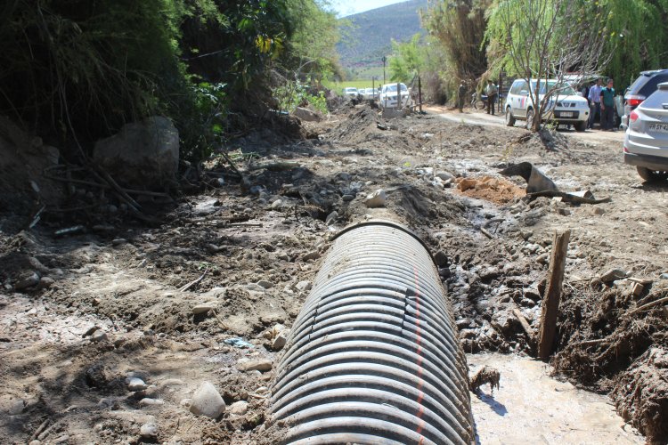CON AYUDA DEL EJÉRCITO, GOBIERNO RESTABLECE RIEGO EN CANAL DAÑADO POR TERREMOTO EN MONTE PATRIA