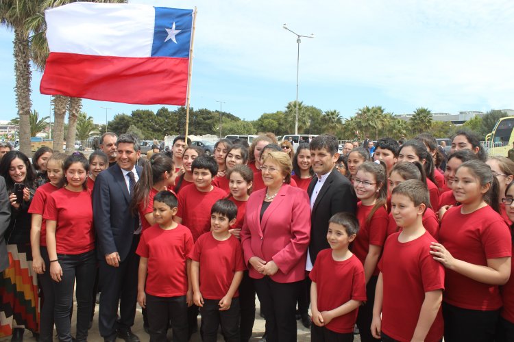 PRESIDENTA BACHELET ENTREGA NUEVOS SUBSIDIOS Y APOYO PARA AFECTADOS POR TERREMOTO Y TSUNAMI