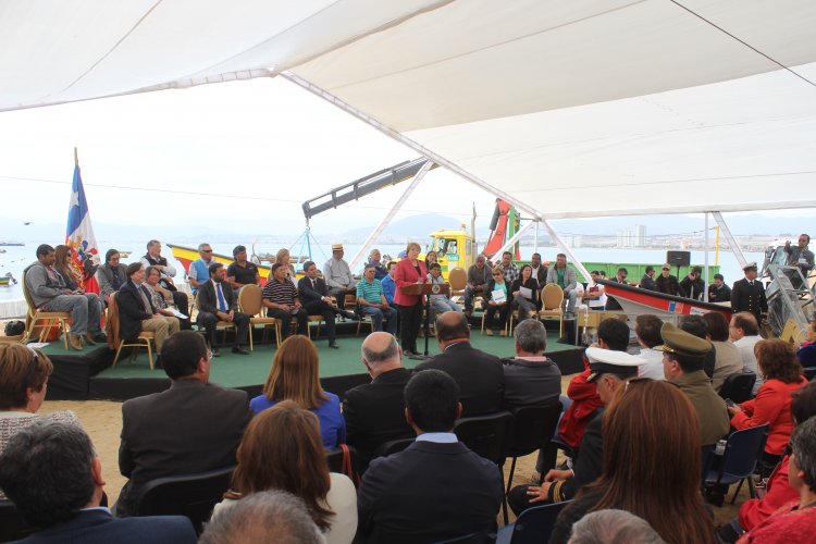 PRESIDENTA BACHELET ENTREGA NUEVOS SUBSIDIOS Y APOYO PARA AFECTADOS POR TERREMOTO Y TSUNAMI