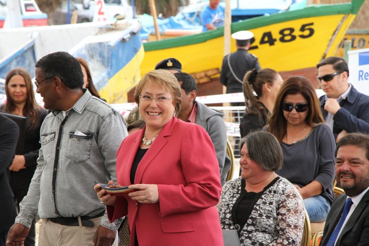 PRESIDENTA BACHELET ENTREGA NUEVOS SUBSIDIOS Y APOYO PARA AFECTADOS POR TERREMOTO Y TSUNAMI