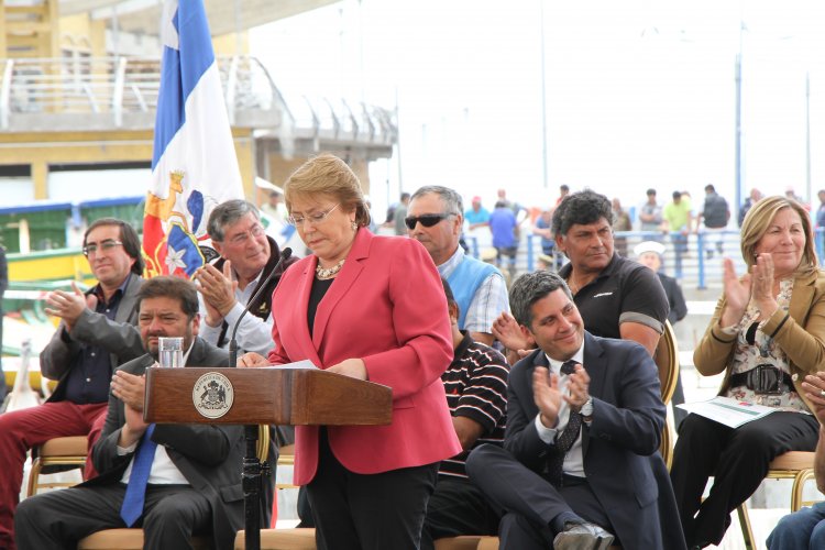 PRESIDENTA BACHELET ENTREGA NUEVOS SUBSIDIOS Y APOYO PARA AFECTADOS POR TERREMOTO Y TSUNAMI
