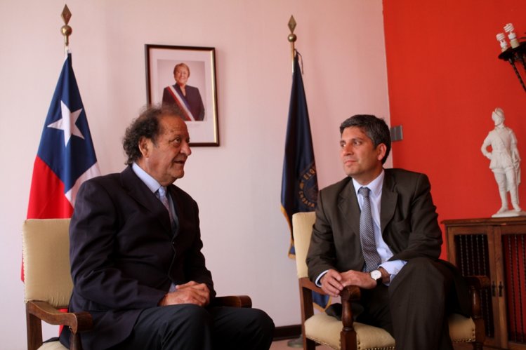 INTENDENTE CLAUDIO IBÁÑEZ SALUDA A NUEVO PRESIDENTE DEL CONSEJO REGIONAL TEODORO AGUIRRE