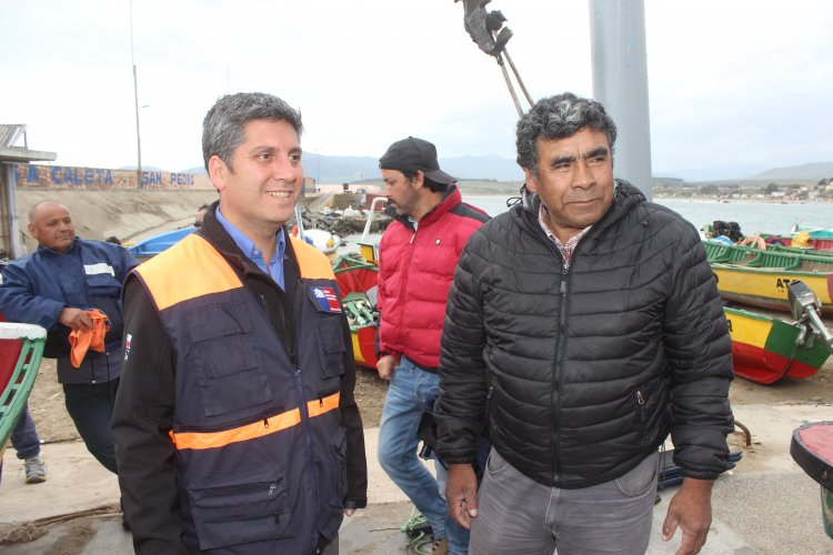 PESCADORES DE LOS VILOS MINIMIZAN DAÑOS TRAS COORDINADO TRABAJO PREVENTIVO