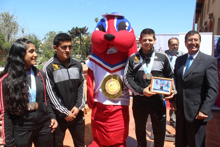 MEDALLISTAS REGIONALES RECIBEN RECONOCIMIENTO TRAS LOS JUEGOS NACIONALES