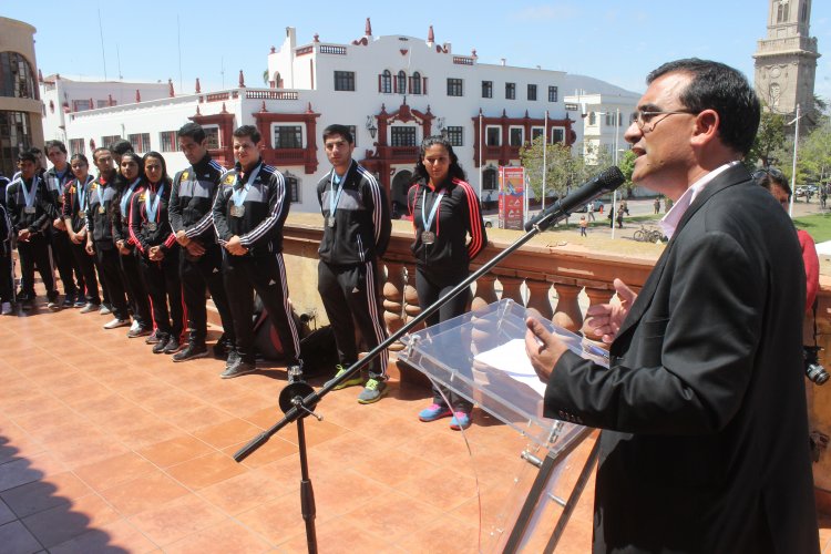 MEDALLISTAS REGIONALES RECIBEN RECONOCIMIENTO TRAS LOS JUEGOS NACIONALES