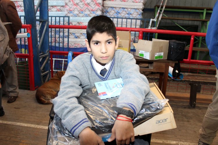 PROGRAMA “ME CONECTO PARA APRENDER” ENTREGA 643 COMPUTADORES A NIÑOS Y NIÑAS DE OVALLE