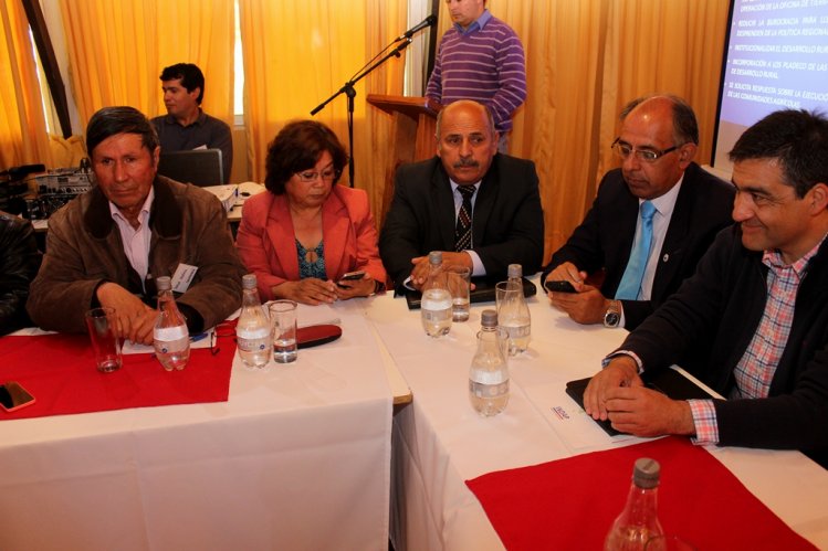 GOBIERNO DIALOGA CON DIRIGENTES SOBRE PRINCIPALES NECESIDADES DEL MUNDO RURAL