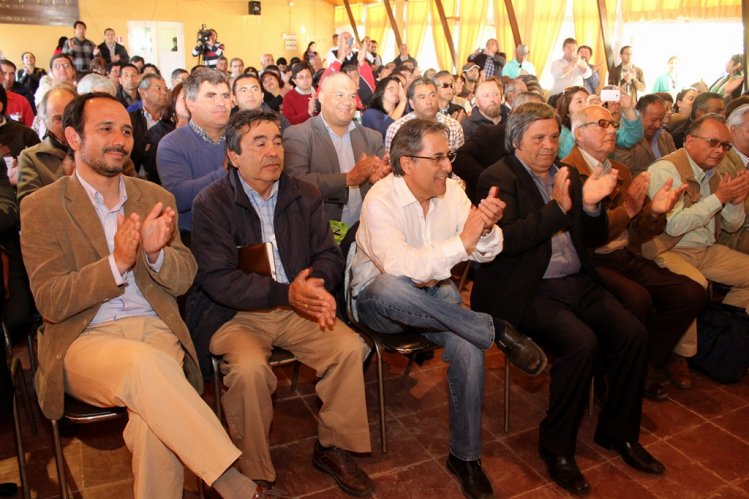 GOBIERNO DIALOGA CON DIRIGENTES SOBRE PRINCIPALES NECESIDADES DEL MUNDO RURAL