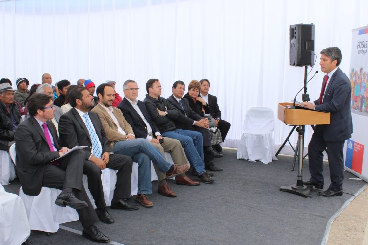 GOBIERNO FIRMA COMPROMISO QUE OTORGA BENEFICIOS A EMPRENDEDORES INFORMALES AFECTADOS POR TERREMOTO Y TSUNAMI