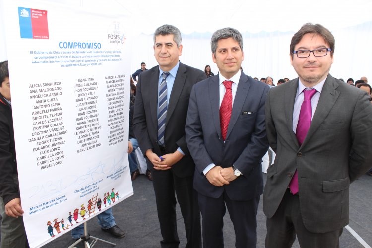 GOBIERNO FIRMA COMPROMISO QUE OTORGA BENEFICIOS A EMPRENDEDORES INFORMALES AFECTADOS POR TERREMOTO Y TSUNAMI