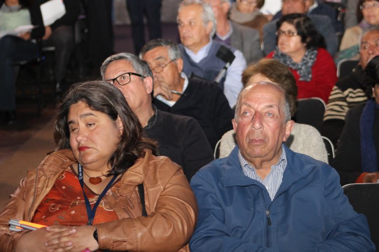 DIRIGENTES SOCIALES Y VECINOS PARTICIPAN DE CABILDO INFORMATIVO SOBRE REGISTRO SOCIAL DE HOGARES