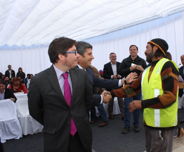 GOBIERNO FIRMA COMPROMISO QUE OTORGA BENEFICIOS A EMPRENDEDORES INFORMALES AFECTADOS POR TERREMOTO Y TSUNAMI