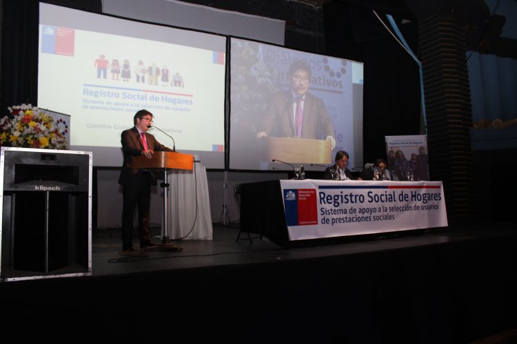 DIRIGENTES SOCIALES Y VECINOS PARTICIPAN DE CABILDO INFORMATIVO SOBRE REGISTRO SOCIAL DE HOGARES