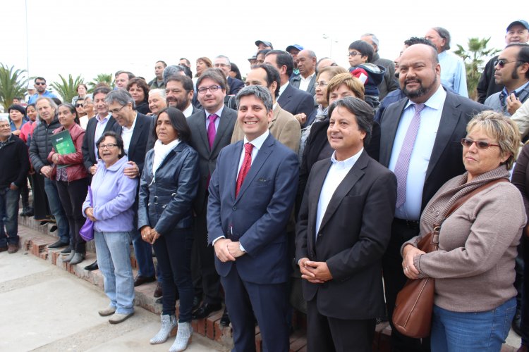 GOBIERNO FIRMA COMPROMISO QUE OTORGA BENEFICIOS A EMPRENDEDORES INFORMALES AFECTADOS POR TERREMOTO Y TSUNAMI