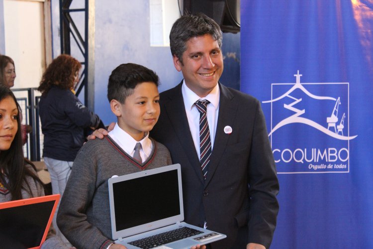 “ME CONECTO PARA APRENDER” OTORGA MAYOR INCLUSIÓN DIGITAL A 792 ESTUDIANTES DE COQUIMBO