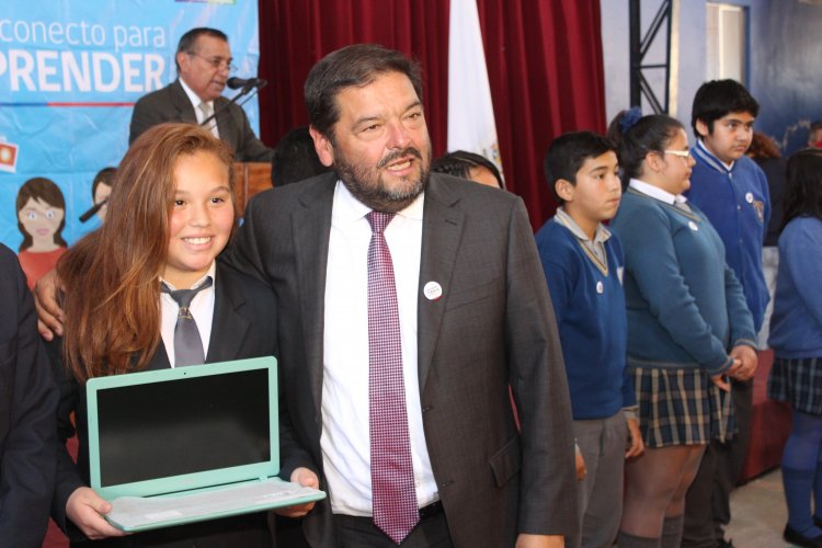 “ME CONECTO PARA APRENDER” OTORGA MAYOR INCLUSIÓN DIGITAL A 792 ESTUDIANTES DE COQUIMBO