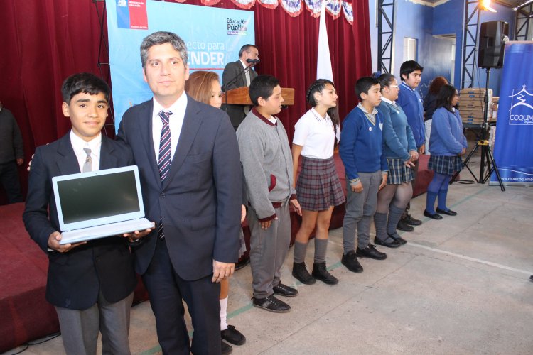 “ME CONECTO PARA APRENDER” OTORGA MAYOR INCLUSIÓN DIGITAL A 792 ESTUDIANTES DE COQUIMBO