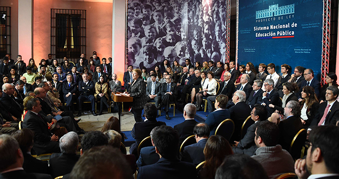 PRESIDENTA BACHELET Y MINISTRA DELPIANO FIRMAN PROYECTO DE LEY QUE CREA EL SISTEMA NACIONAL DE EDUCACIÓN PÚBLICA