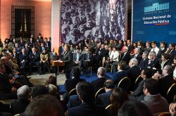 PRESIDENTA BACHELET Y MINISTRA DELPIANO FIRMAN PROYECTO DE LEY QUE CREA EL SISTEMA NACIONAL DE EDUCACIÓN PÚBLICA