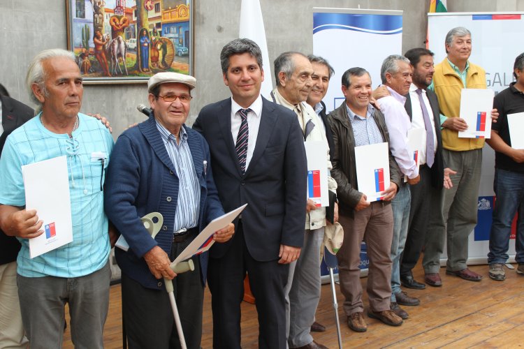 93 FAMILIAS DE COQUIMBO SE CONVIRTIERON EN DUEÑAS DE “UN PEDACITO DE CHILE”