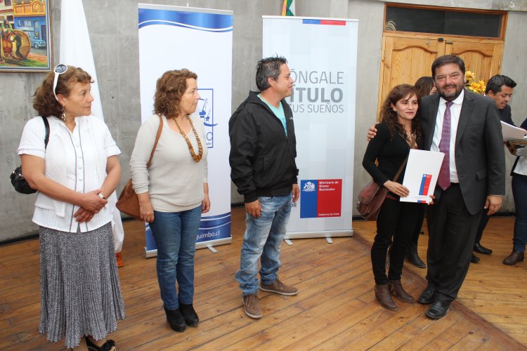 93 FAMILIAS DE COQUIMBO SE CONVIRTIERON EN DUEÑAS DE “UN PEDACITO DE CHILE”