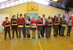 PROGRAMA “ME CONECTO PARA APRENDER” ENTREGA COMPUTADORES E INTERNET A 177 ESTUDIANTES DE 7° BÁSICO DE VICUÑA