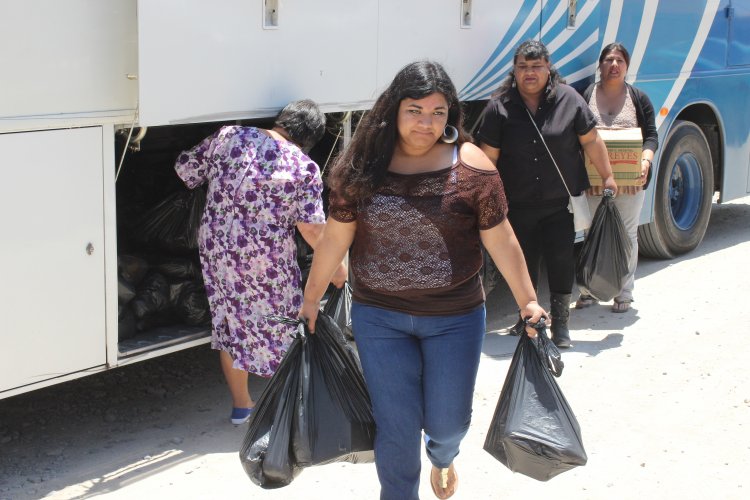 VECINOS DE TONGOY RECIBEN AYUDA DE EMPRESARIOS CHINOS