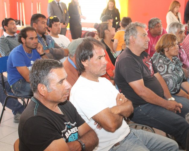 VECINOS DE TONGOY RECIBEN AYUDA DE EMPRESARIOS CHINOS