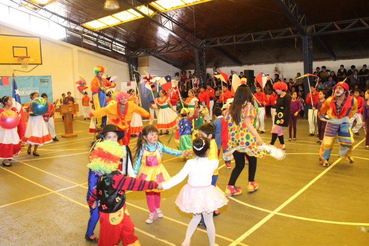 PROGRAMA “ME CONECTO PARA APRENDER” ENTREGA COMPUTADORES E INTERNET A 177 ESTUDIANTES DE 7° BÁSICO DE VICUÑA