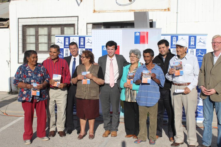 FAMILIAS DE TONGOY RECIBEN SUBSIDIO PARA REPARAR SUS VIVIENDAS