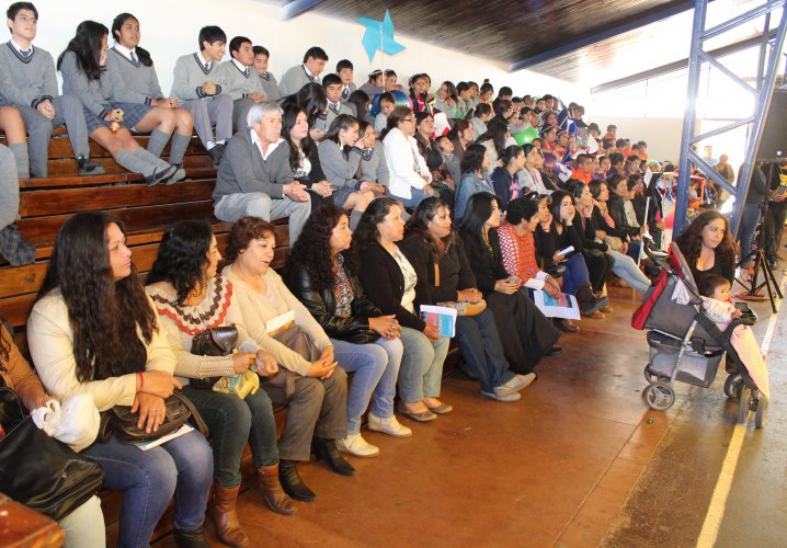 PROGRAMA “ME CONECTO PARA APRENDER” ENTREGA COMPUTADORES E INTERNET A 177 ESTUDIANTES DE 7° BÁSICO DE VICUÑA