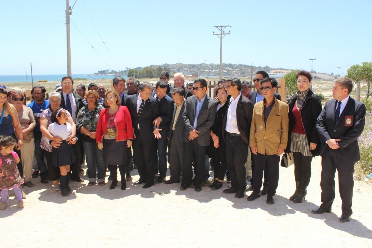 VECINOS DE TONGOY RECIBEN AYUDA DE EMPRESARIOS CHINOS