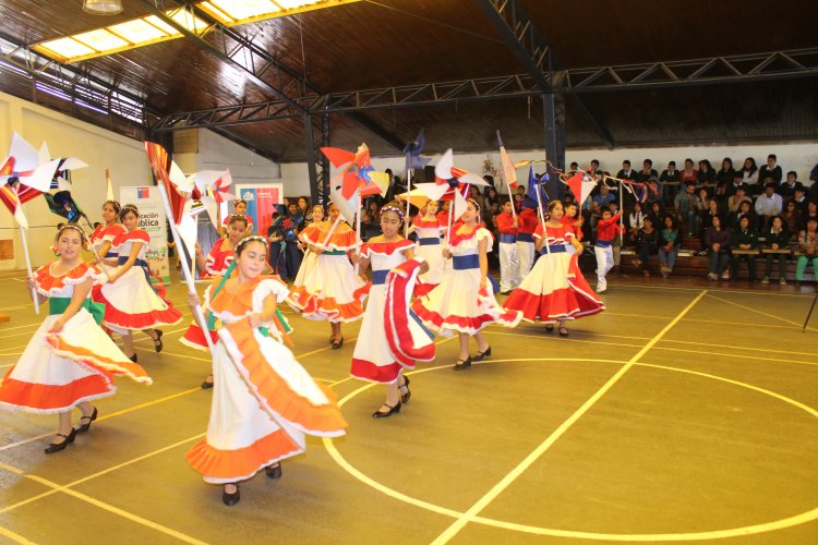 PROGRAMA “ME CONECTO PARA APRENDER” ENTREGA COMPUTADORES E INTERNET A 177 ESTUDIANTES DE 7° BÁSICO DE VICUÑA