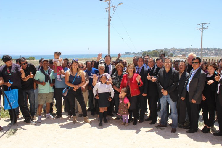 VECINOS DE TONGOY RECIBEN AYUDA DE EMPRESARIOS CHINOS