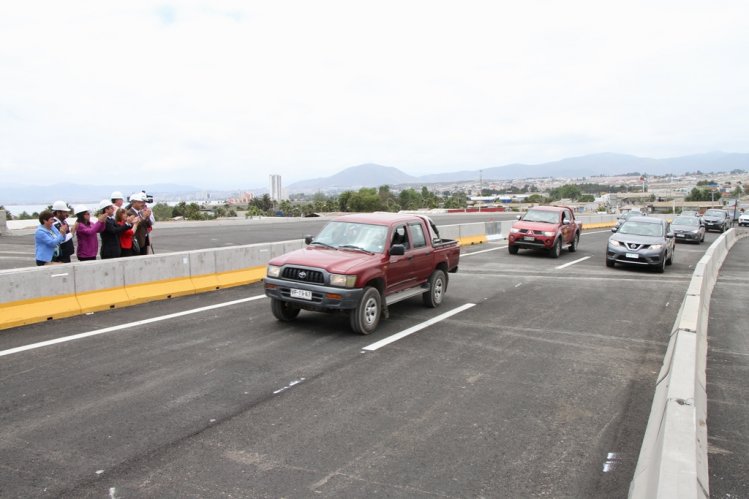 HABILITAN TRÁNSITO HACIA EL SUR POR PASO SUPERIOR DE JUAN ANTONIO RÍOS EN COQUIMBO