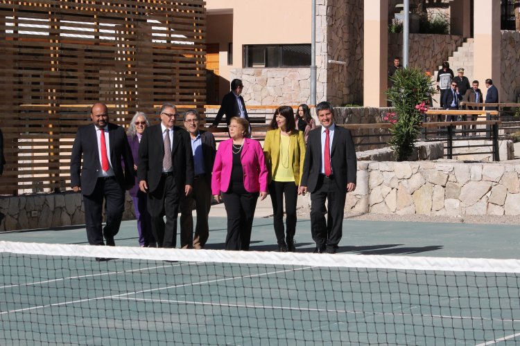PRESIDENTA BACHELET INAUGURA MODERNO COMPLEJO DEPORTIVO PARA PISCO ELQUI