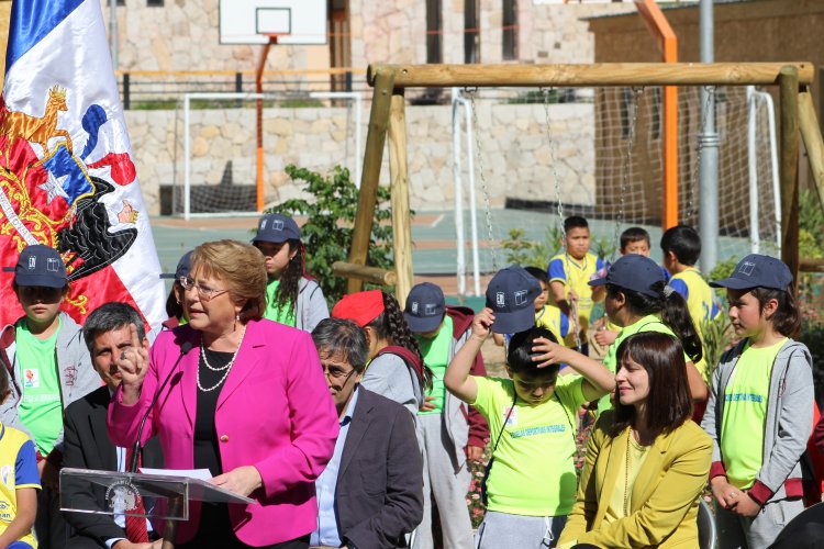 PRESIDENTA BACHELET INAUGURA MODERNO COMPLEJO DEPORTIVO PARA PISCO ELQUI