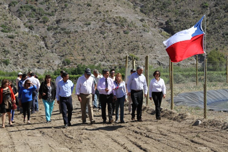 GOBIERNO ENTREGA BONIFICACIONES POR MÁS DE $560 MILLONES A AGRICULTORES AFECTADOS POR TERREMOTO EN COQUIMBO