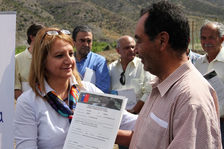 GOBIERNO ENTREGA BONIFICACIONES POR MÁS DE $560 MILLONES A AGRICULTORES AFECTADOS POR TERREMOTO EN COQUIMBO