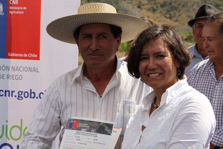 GOBIERNO ENTREGA BONIFICACIONES POR MÁS DE $560 MILLONES A AGRICULTORES AFECTADOS POR TERREMOTO EN COQUIMBO