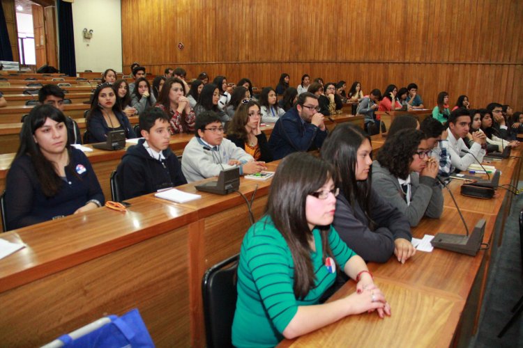 NIÑOS DE TODA LA REGIÓN EXPONEN SUS INQUIETUDES A AUTORIDADES REGIONALES