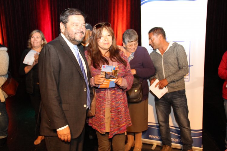 GOBIERNO CONTINÚA ENTREGA DE TARJETAS PARA VIVIENDAS CON DAÑO LEVE TRAS TERREMOTO