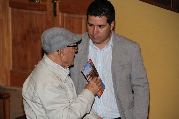 GOBIERNO CONTINÚA ENTREGA DE TARJETAS PARA VIVIENDAS CON DAÑO LEVE TRAS TERREMOTO