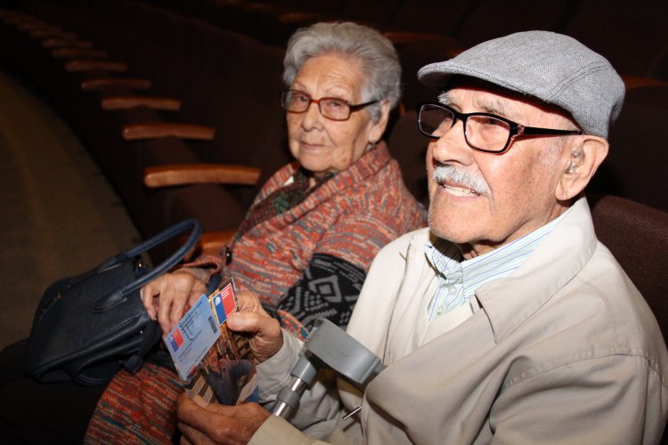 GOBIERNO CONTINÚA ENTREGA DE TARJETAS PARA VIVIENDAS CON DAÑO LEVE TRAS TERREMOTO