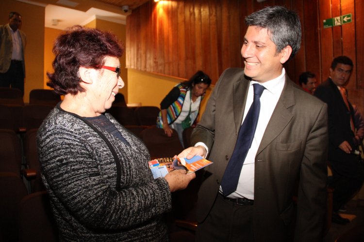 GOBIERNO CONTINÚA ENTREGA DE TARJETAS PARA VIVIENDAS CON DAÑO LEVE TRAS TERREMOTO